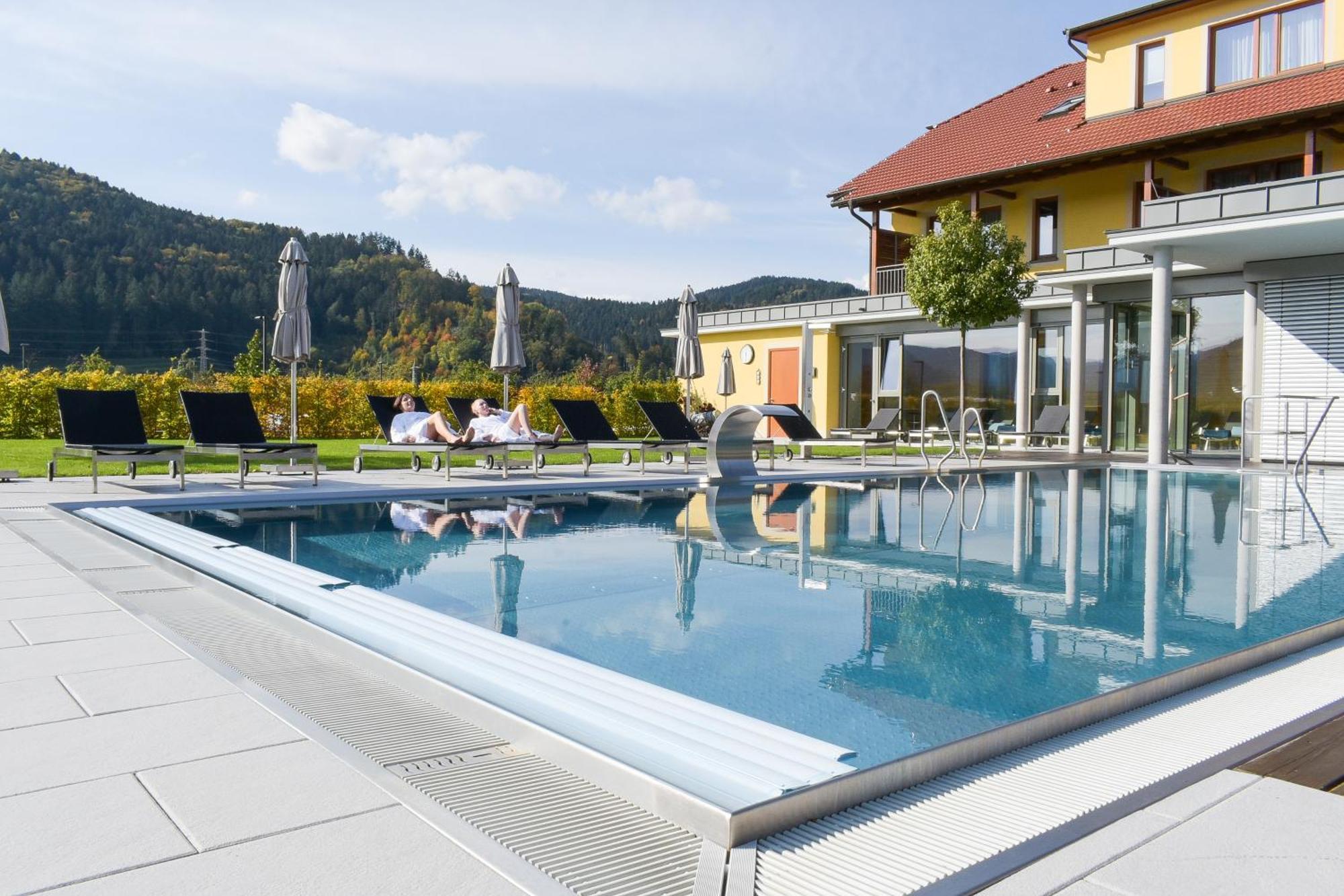 Mosers Blume Relax & Genuss Hotel ฮาสลัค อิม คินซิกทัล ภายนอก รูปภาพ