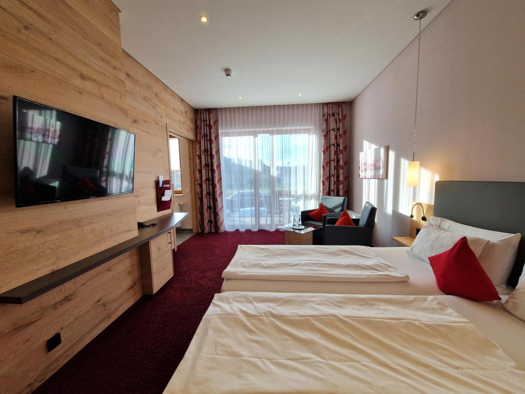 Mosers Blume Relax & Genuss Hotel ฮาสลัค อิม คินซิกทัล ภายนอก รูปภาพ