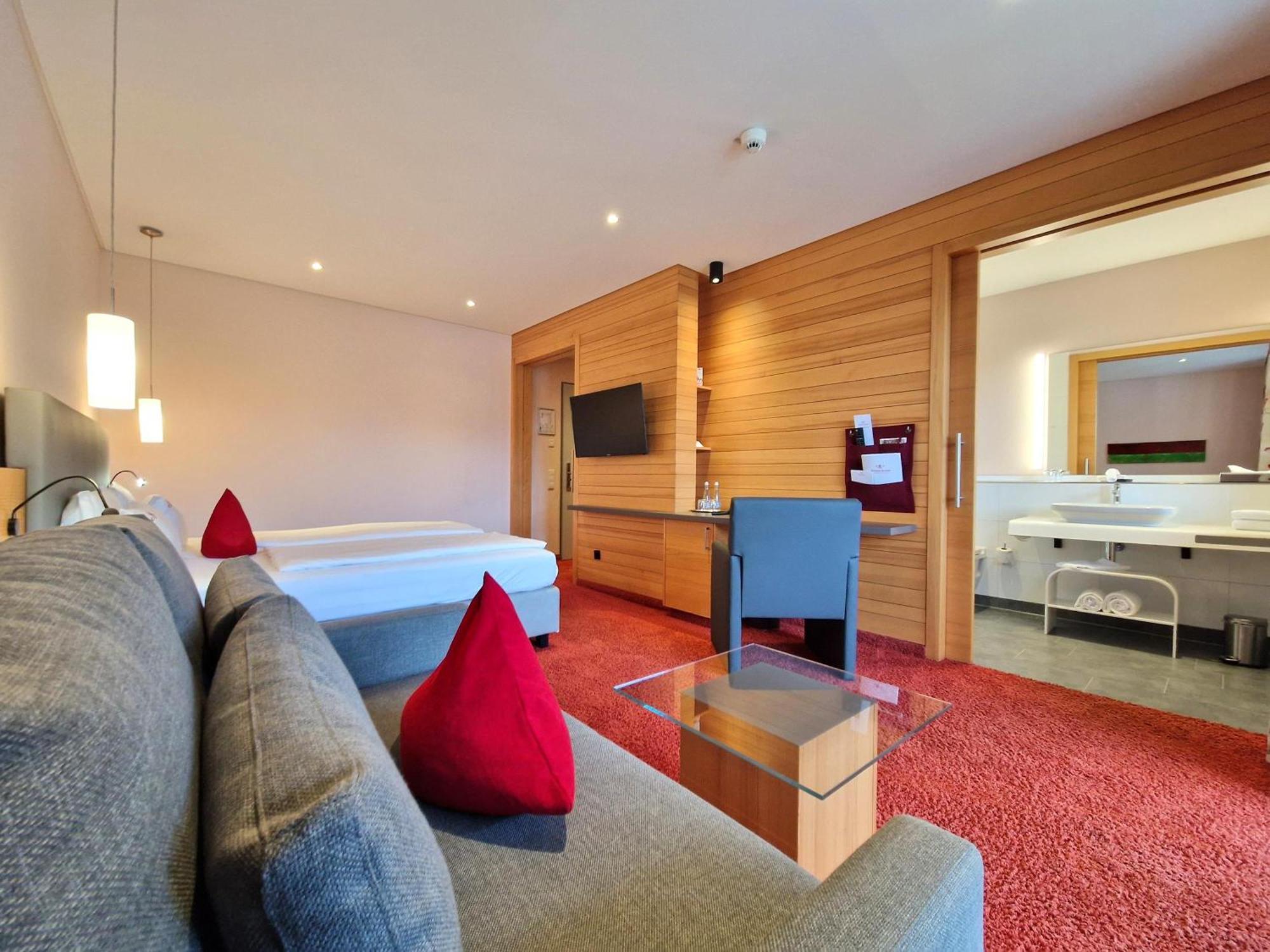 Mosers Blume Relax & Genuss Hotel ฮาสลัค อิม คินซิกทัล ภายนอก รูปภาพ