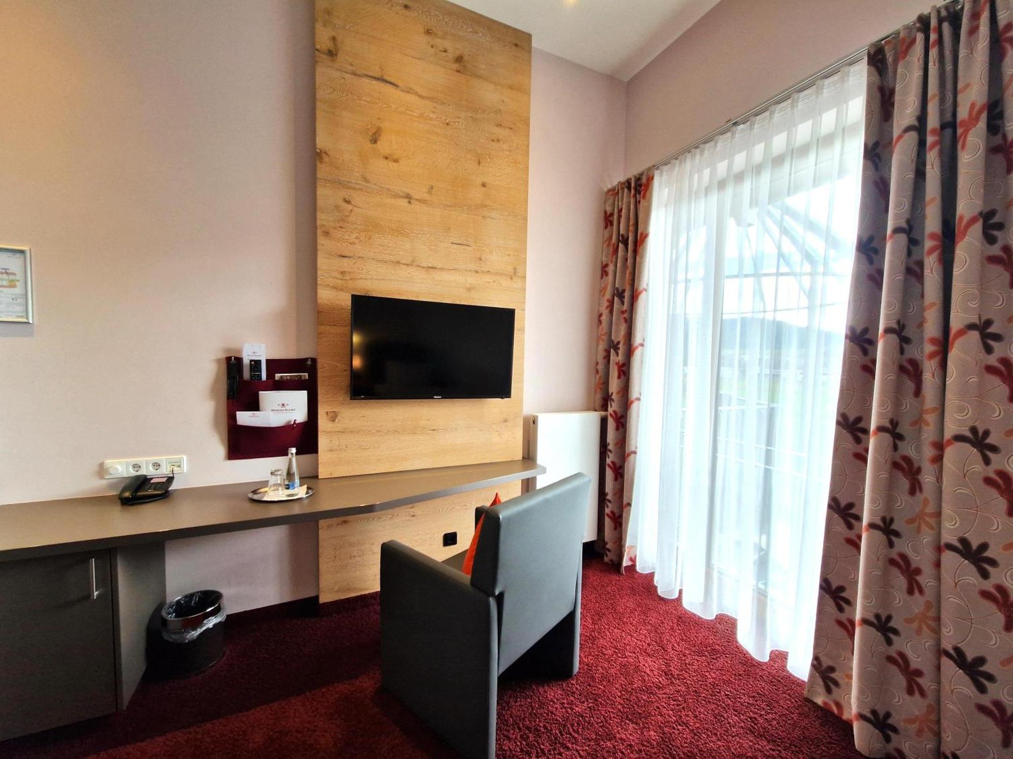 Mosers Blume Relax & Genuss Hotel ฮาสลัค อิม คินซิกทัล ภายนอก รูปภาพ