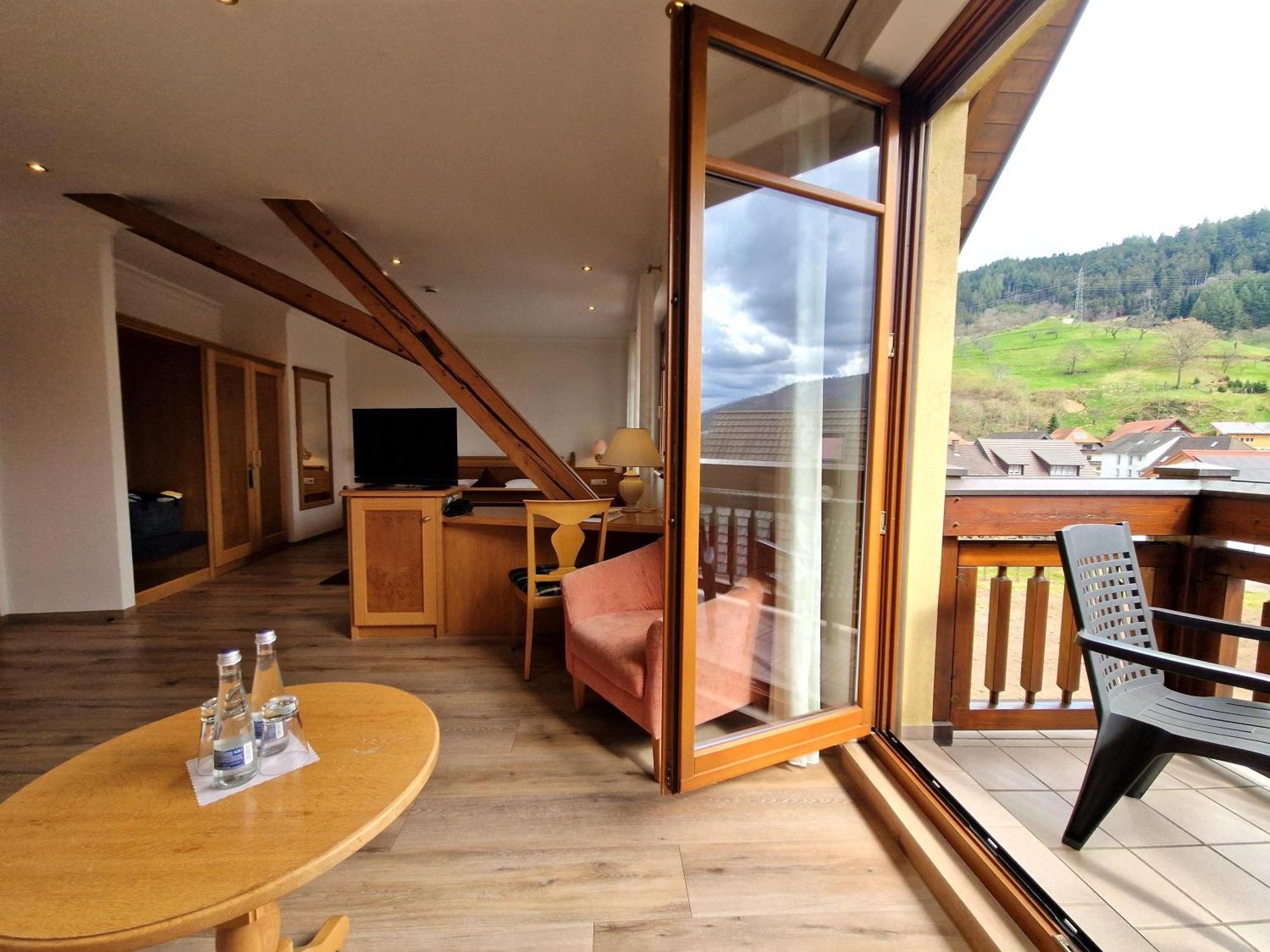Mosers Blume Relax & Genuss Hotel ฮาสลัค อิม คินซิกทัล ภายนอก รูปภาพ