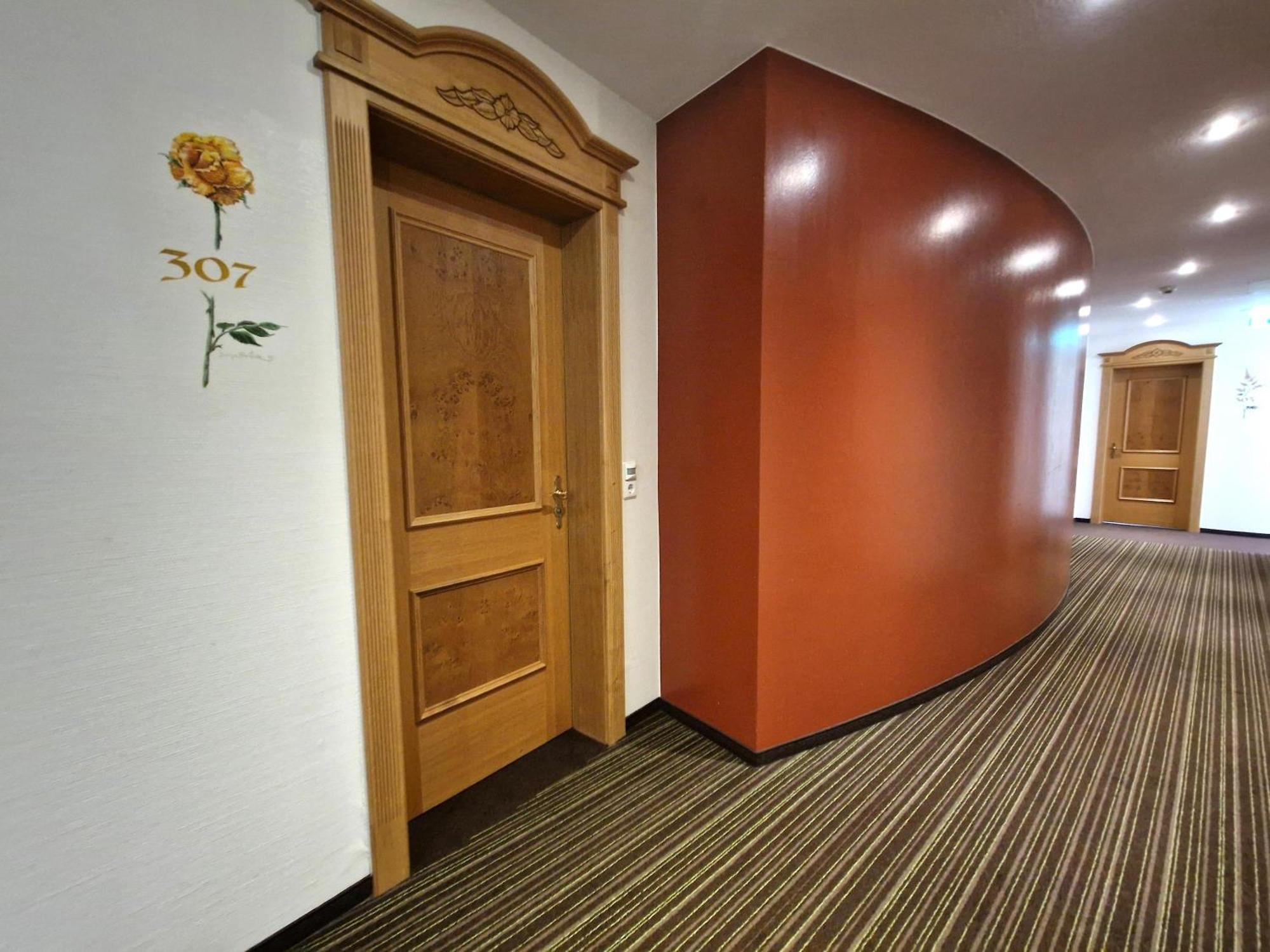Mosers Blume Relax & Genuss Hotel ฮาสลัค อิม คินซิกทัล ภายนอก รูปภาพ